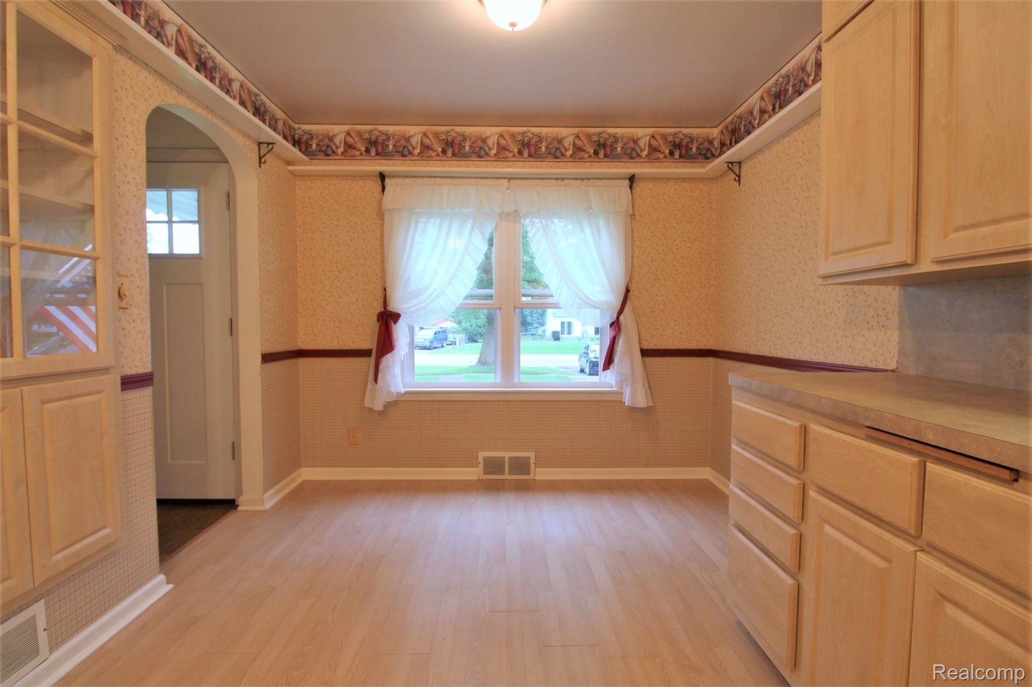 311 Davis Lake Road Lapeer, MI 48446 - Photo 7 of 38 IMG_8584.JPG