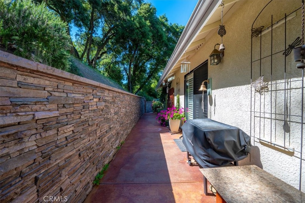 11625 Cenegal Road Atascadero, CA 93422 - Photo 27 of 54 a balcony with couple of chairs and a fire pit