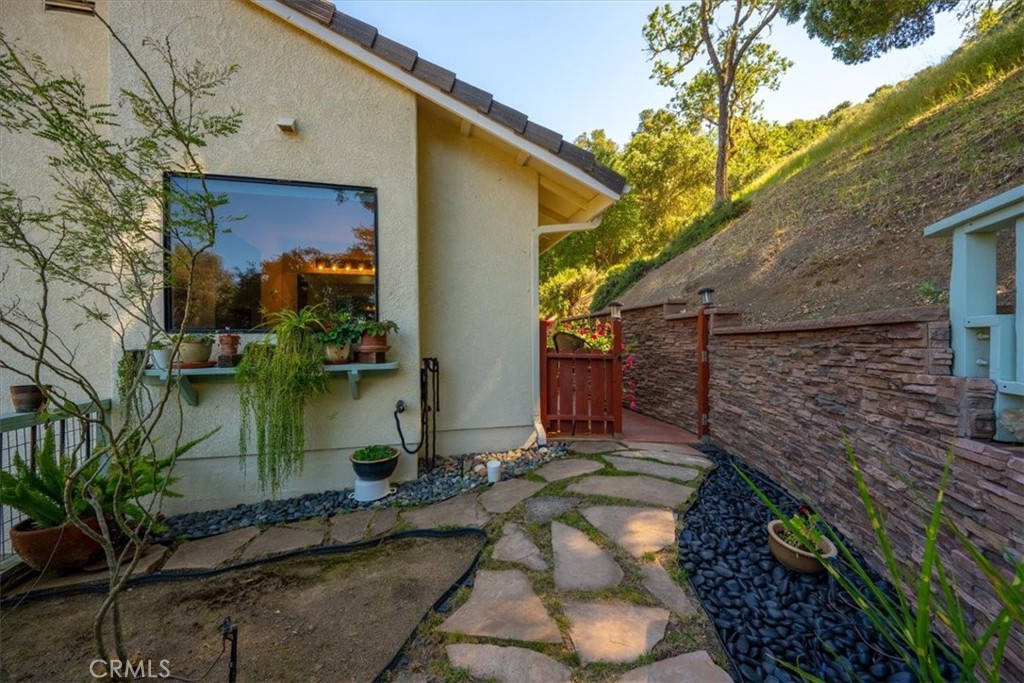 11625 Cenegal Road Atascadero, CA 93422 - Photo 29 of 54 a backyard of a house with lots of green space
