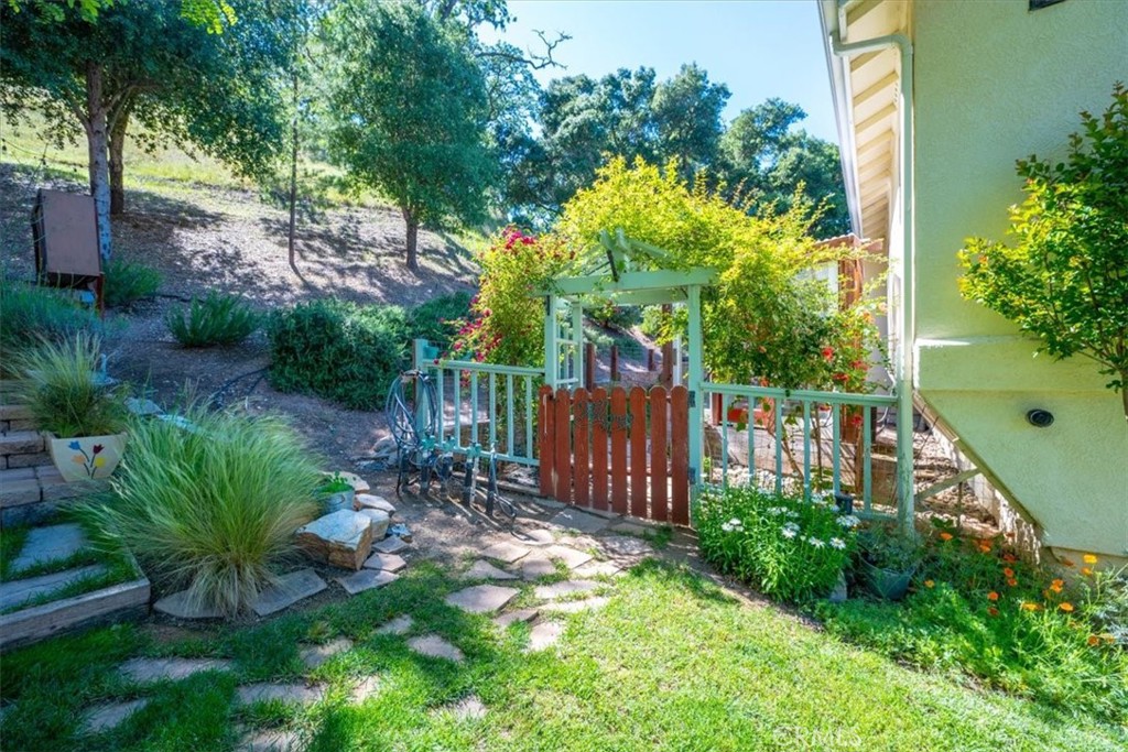 11625 Cenegal Road Atascadero, CA 93422 - Photo 30 of 54 a backyard of a house with lots of green space
