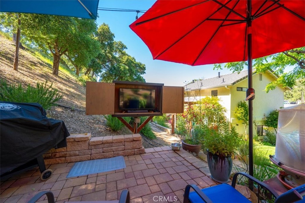 11625 Cenegal Road Atascadero, CA 93422 - Photo 35 of 54 a view of a patio with table and chairs under an umbrella
