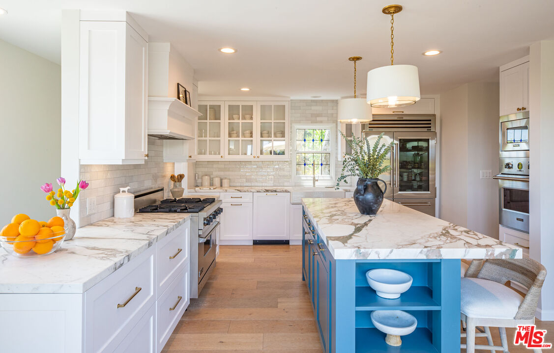 1756 Correa Way Los Angeles, CA 90049 - Photo 15 of 38 a kitchen that has a lot of cabinets in it