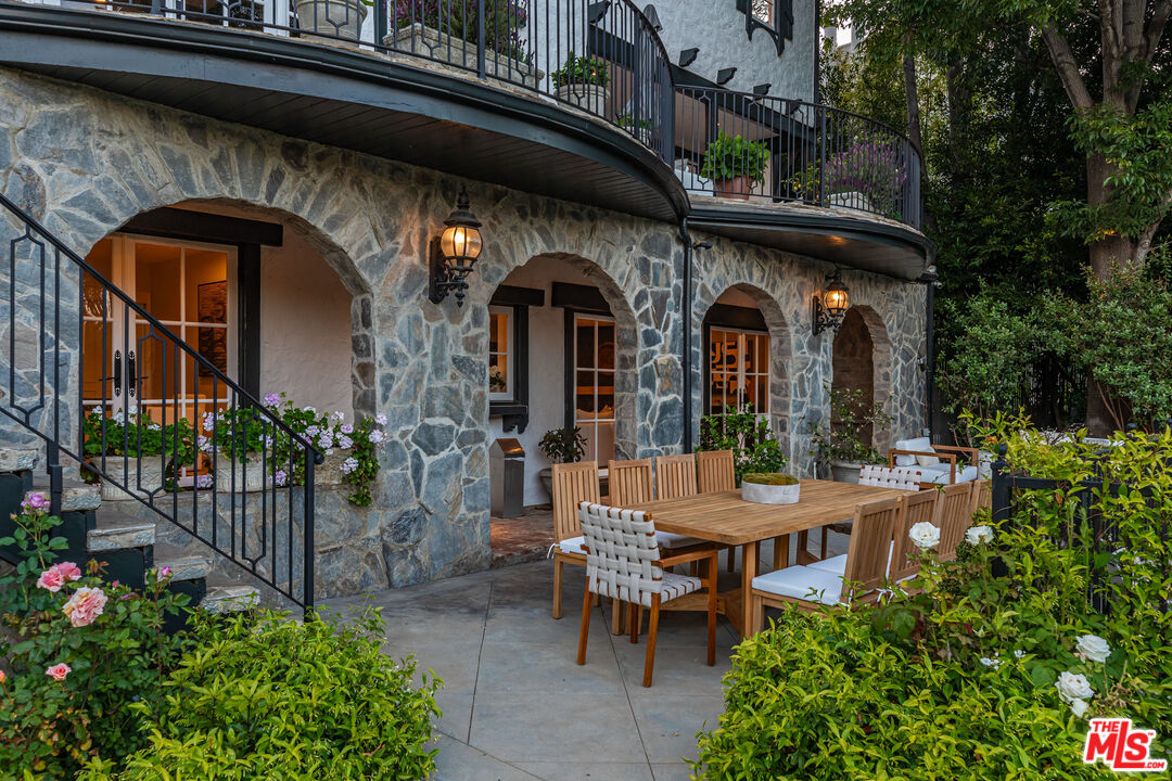 1756 Correa Way Los Angeles, CA 90049 - Photo 31 of 38 a front view of house with outdoor seating and green space