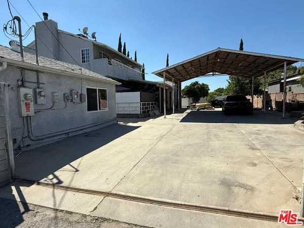 $2,800 | 8168 Whitsett Avenue, North Hollywood, CA 91605