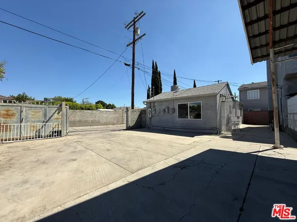 $2,800 | 8168 Whitsett Avenue, North Hollywood, CA 91605
