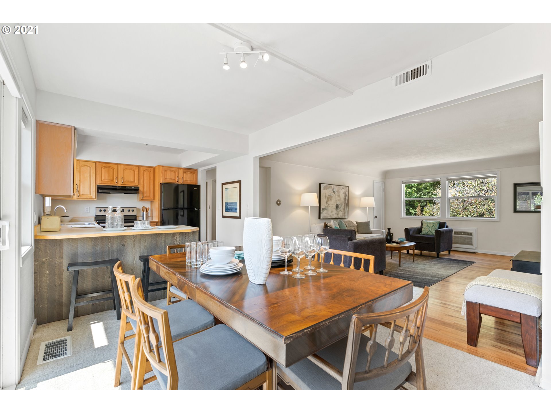 6220 Southwest Taylors Ferry Road Portland, OR 97219 - Photo 14 of 32 Gallery Image 14