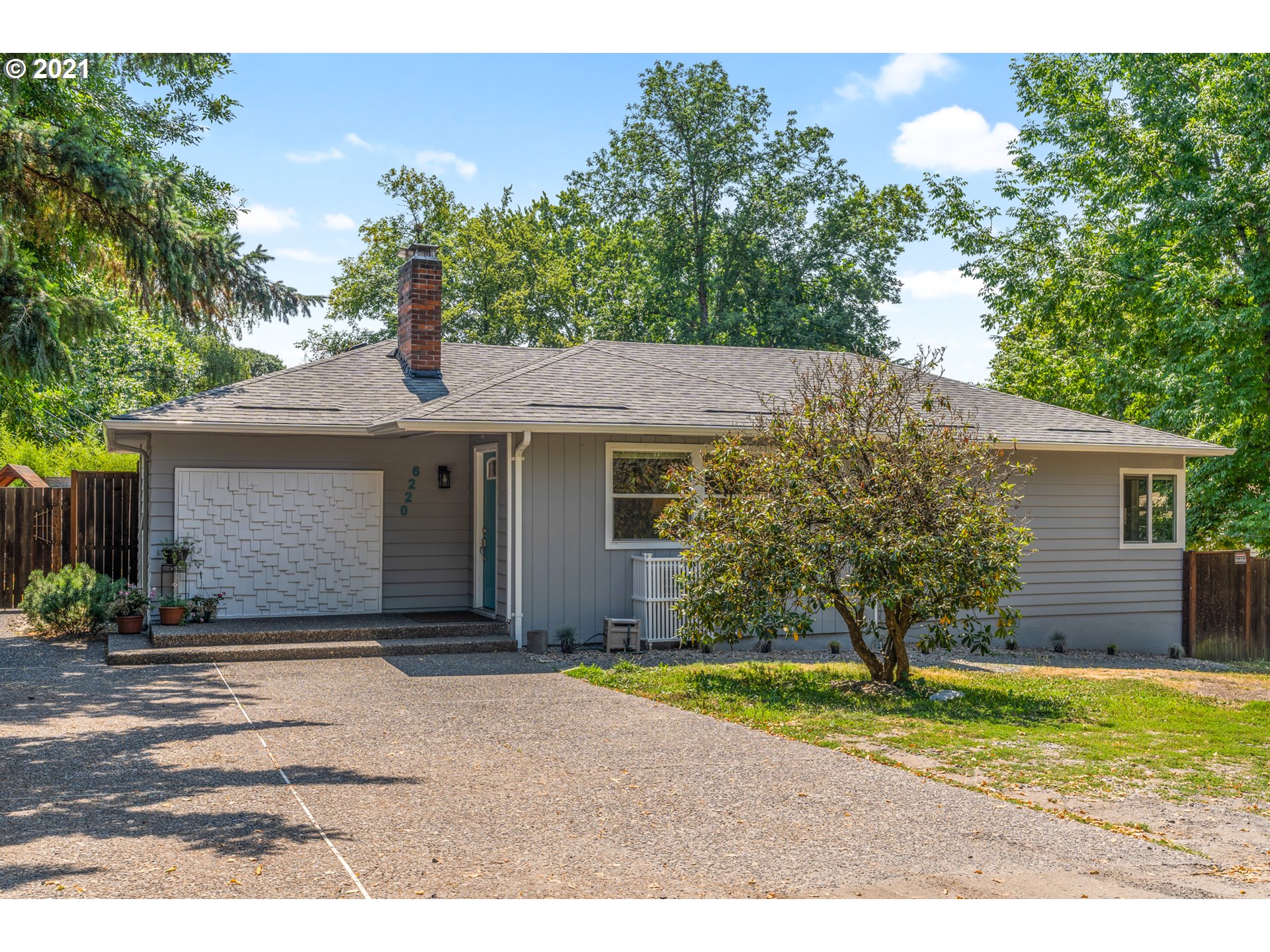 6220 Southwest Taylors Ferry Road Portland, OR 97219 - Photo 3 of 32 Gallery Image 3