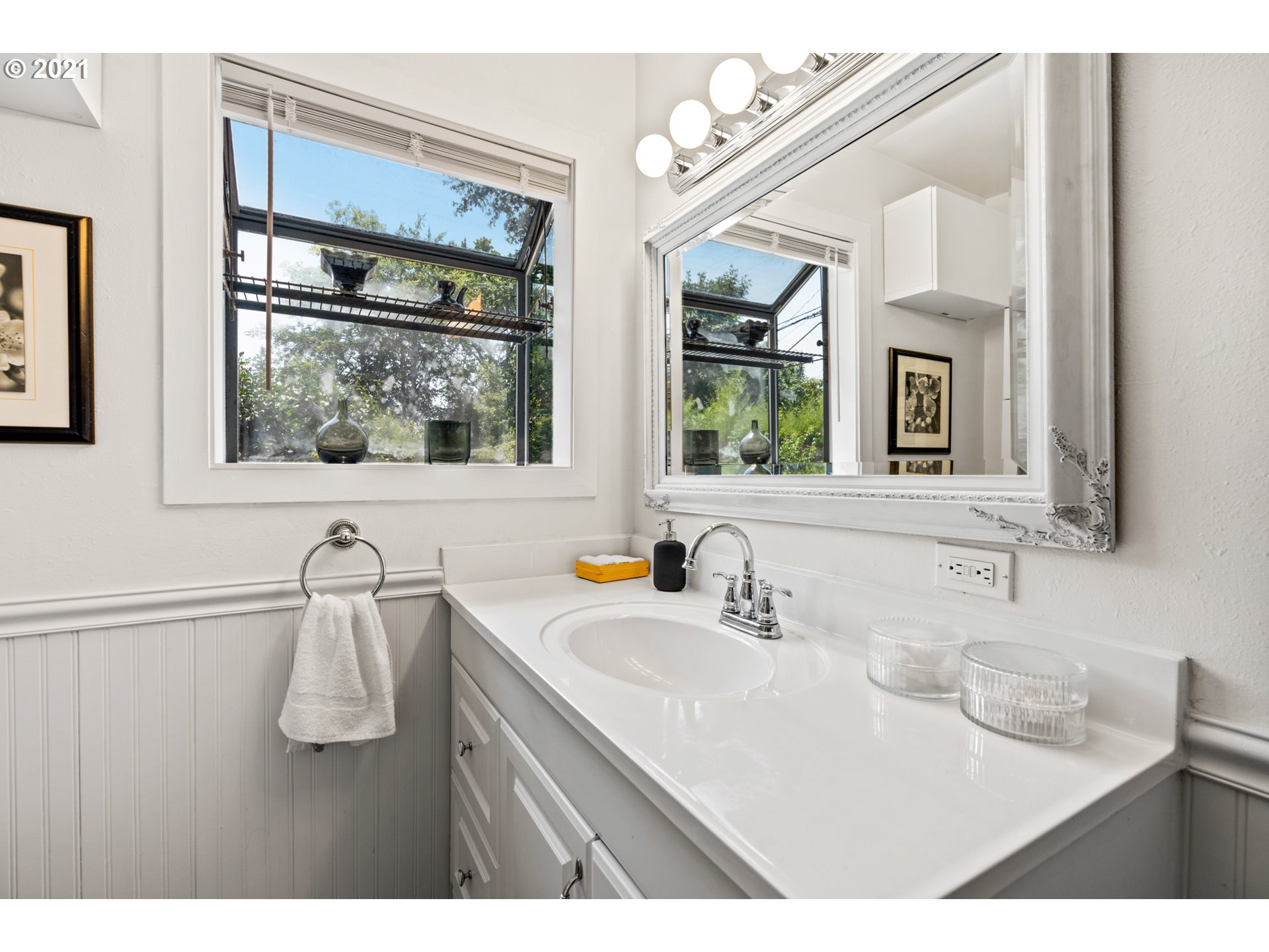 6220 Southwest Taylors Ferry Road Portland, OR 97219 - Photo 22 of 32 Gallery Image 22