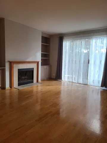 $1,950 | 100 Harvest Gate, Unit 100, Lake In The Hills, IL 60156