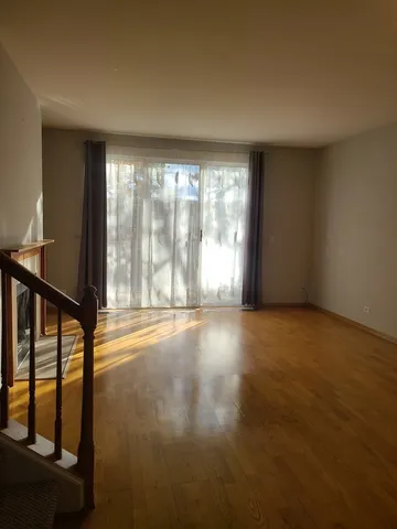 $1,950 | 100 Harvest Gate, Unit 100, Lake In The Hills, IL 60156