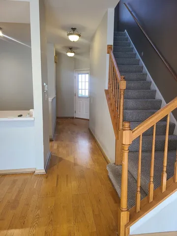 $1,950 | 100 Harvest Gate, Unit 100, Lake In The Hills, IL 60156