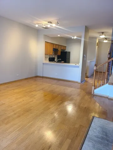 $1,950 | 100 Harvest Gate, Unit 100, Lake In The Hills, IL 60156