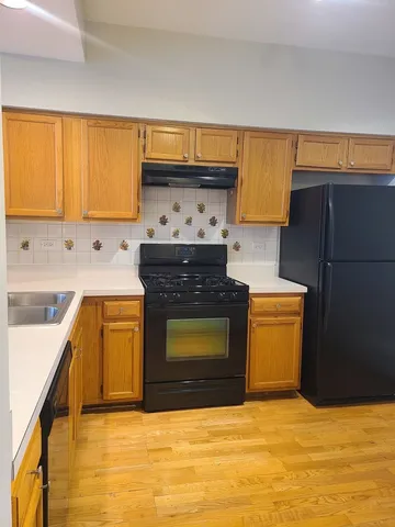 $1,950 | 100 Harvest Gate, Unit 100, Lake In The Hills, IL 60156