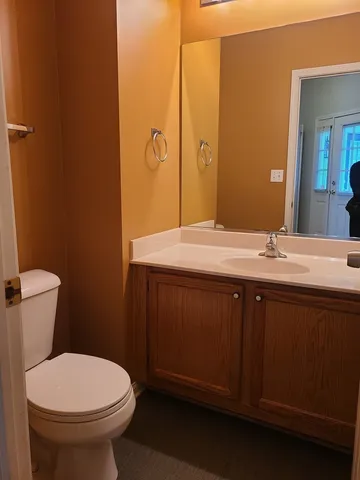 $1,950 | 100 Harvest Gate, Unit 100, Lake In The Hills, IL 60156