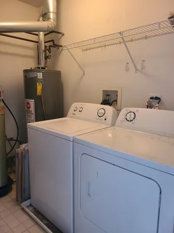 $1,950 | 100 Harvest Gate, Unit 100, Lake In The Hills, IL 60156