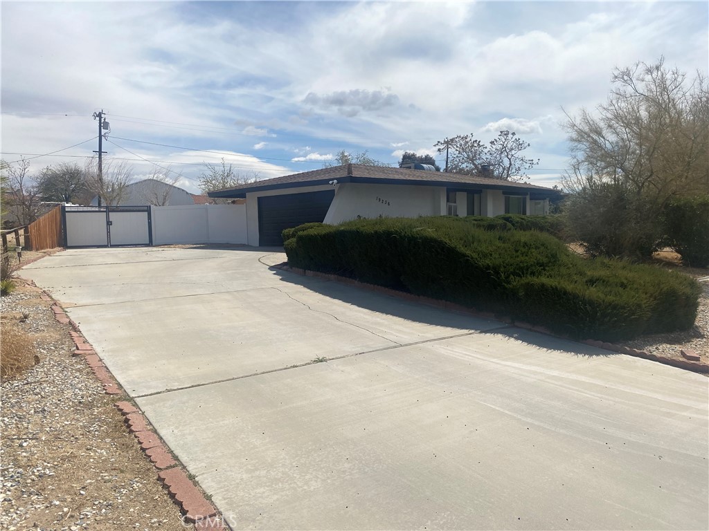 19236 Hupa Road Apple Valley, CA 92307 - Photo 2 of 39