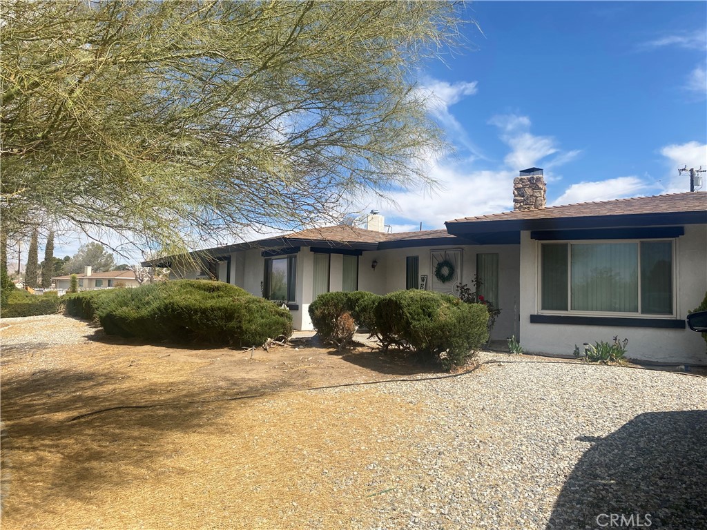 19236 Hupa Road Apple Valley, CA 92307 - Photo 4 of 39