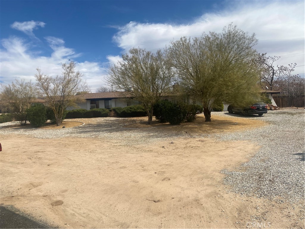 19236 Hupa Road Apple Valley, CA 92307 - Photo 10 of 39