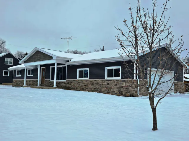 $314,900 | 701 West Main Street, Hortonville, WI 54944