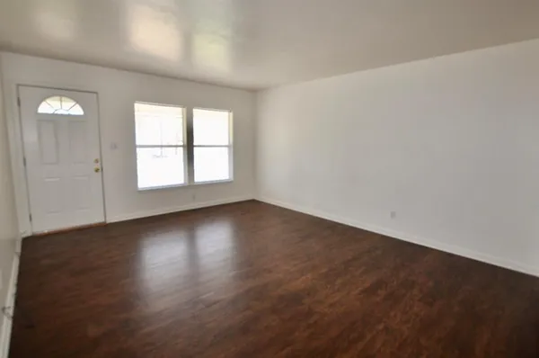 $995 | 712 West Bridge Street, Weatherford, TX 76086