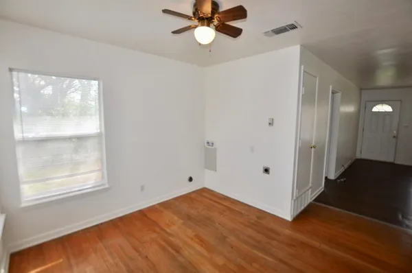 $995 | 712 West Bridge Street, Weatherford, TX 76086