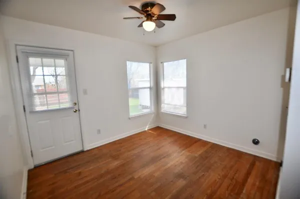 $995 | 712 West Bridge Street, Weatherford, TX 76086