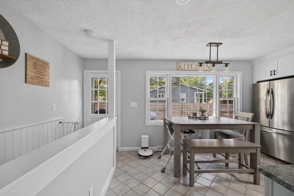 403 Valley Road New Bedford, MA 02745 - Photo 16 of 41