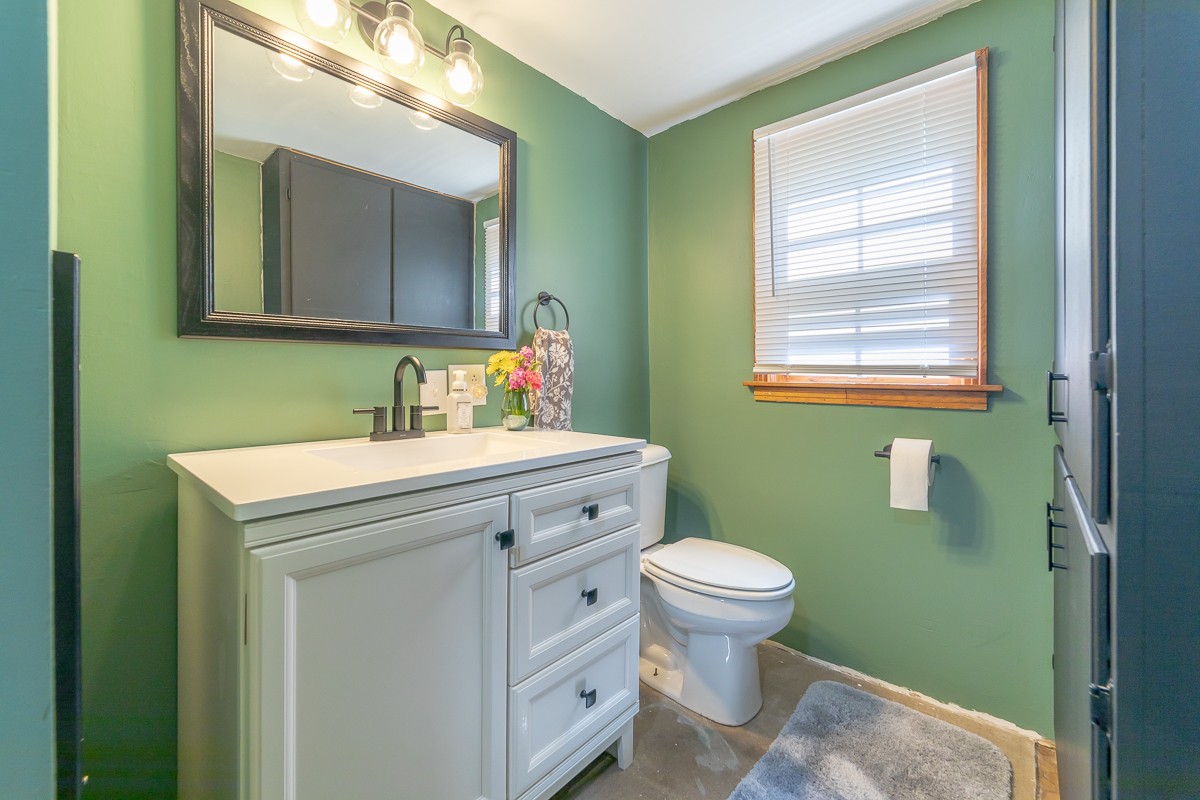 409 South 11th Street Clarksville, TN 37040 - Photo 19 of 29 a bathroom with a sink toilet and mirror