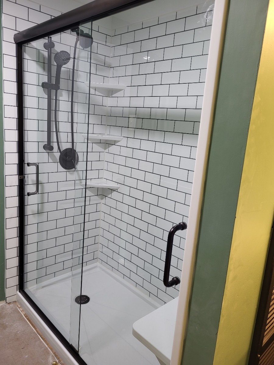 409 South 11th Street Clarksville, TN 37040 - Photo 20 of 29 a bathroom with a shower