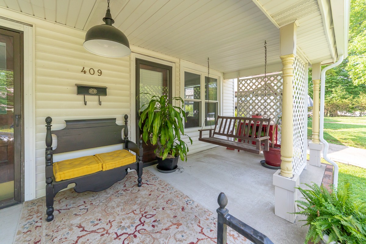 409 South 11th Street Clarksville, TN 37040 - Photo 4 of 29 a living room with a bed a couch and a potted plant