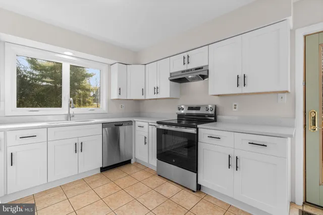 $450,000 | 9408 Clocktower Lane, Columbia, MD 21046