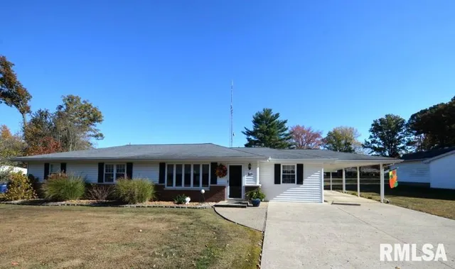 $175,000 | 10 Edgewood Drive, Mount Vernon, IL 62864