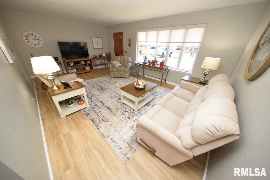 10 Edgewood Drive Mount Vernon, IL 62864 - Photo 11 of 41 a living room with furniture and a flat screen tv