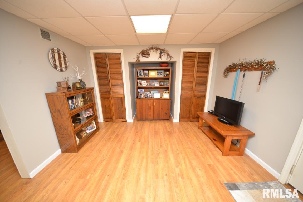 10 Edgewood Drive Mount Vernon, IL 62864 - Photo 14 of 41 a view of a livingroom with furniture and a flat screen tv