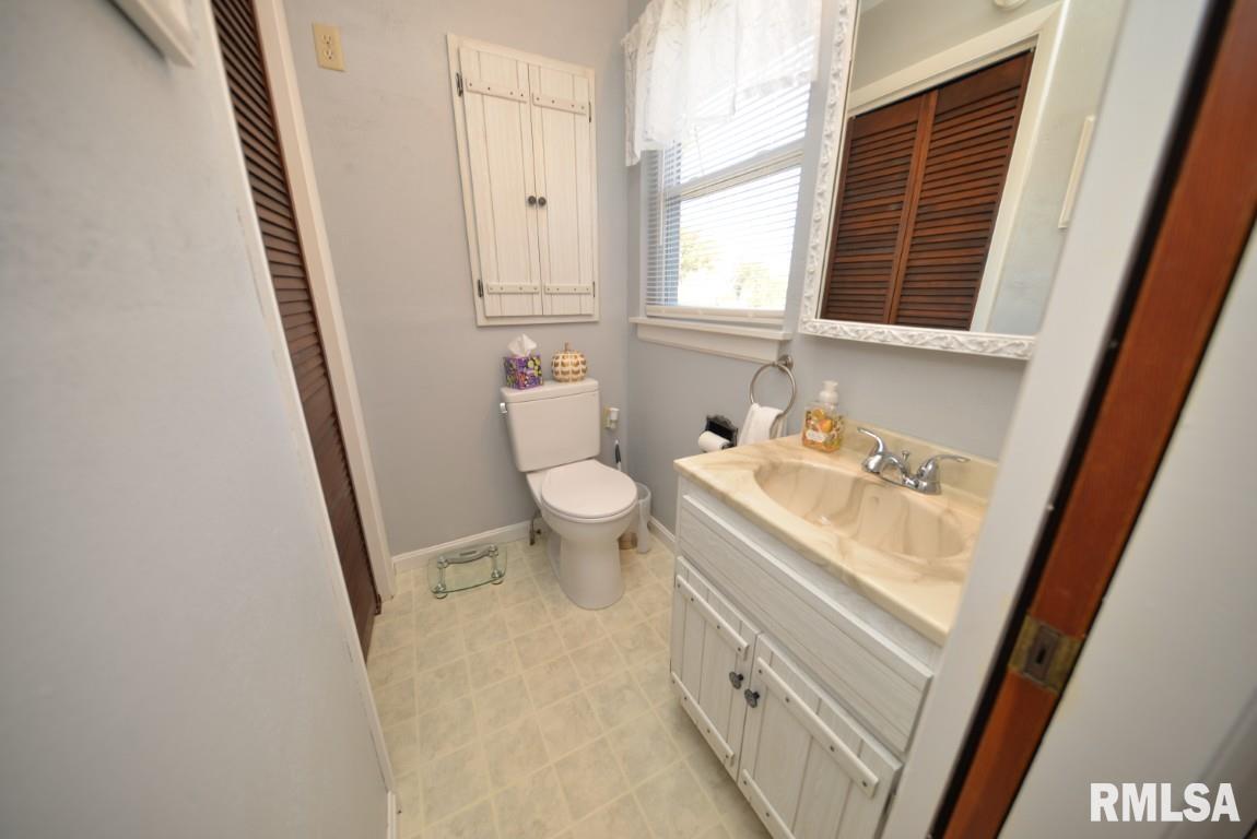 10 Edgewood Drive Mount Vernon, IL 62864 - Photo 17 of 41 a bathroom with a sink toilet and window
