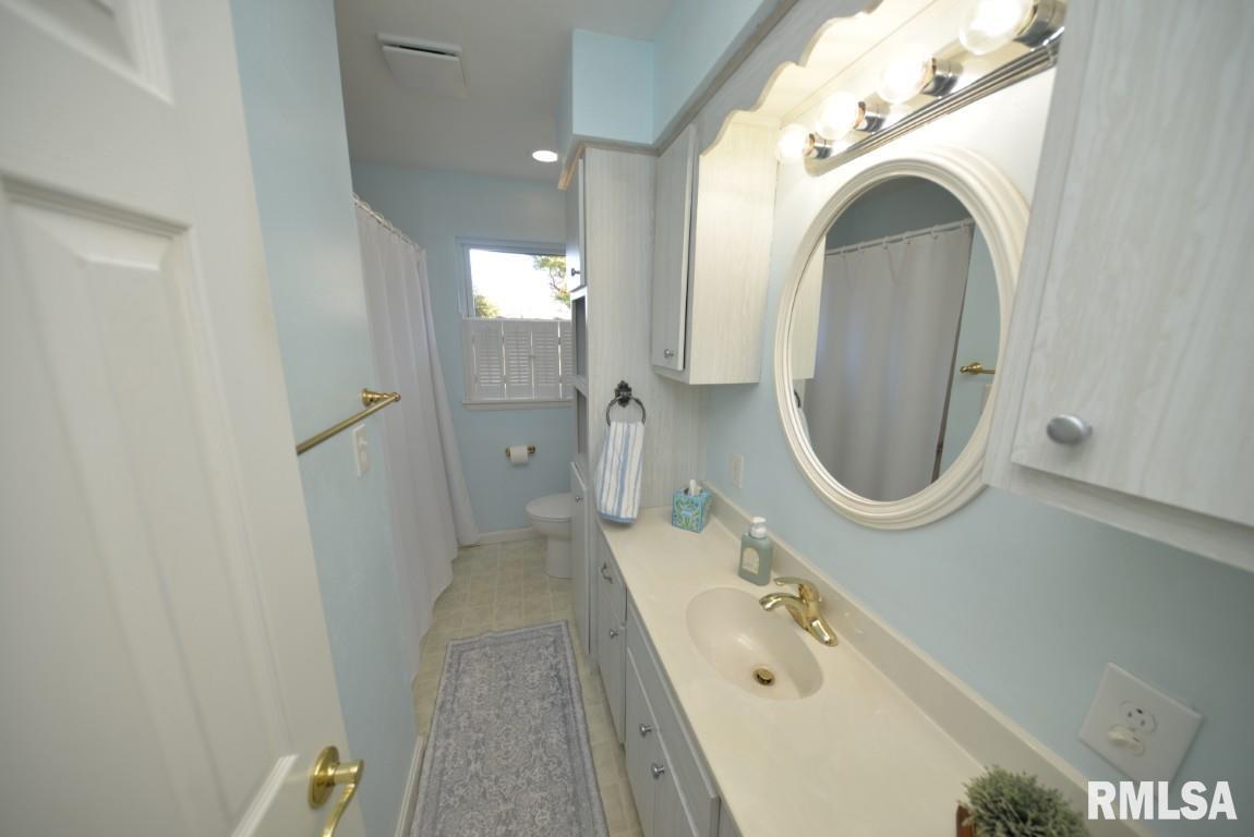 10 Edgewood Drive Mount Vernon, IL 62864 - Photo 21 of 41 a spacious bathroom with a sink a mirror and a shower