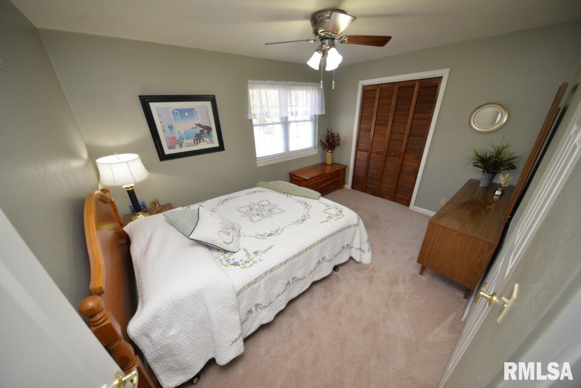 10 Edgewood Drive Mount Vernon, IL 62864 - Photo 25 of 41 a bedroom with bed and window