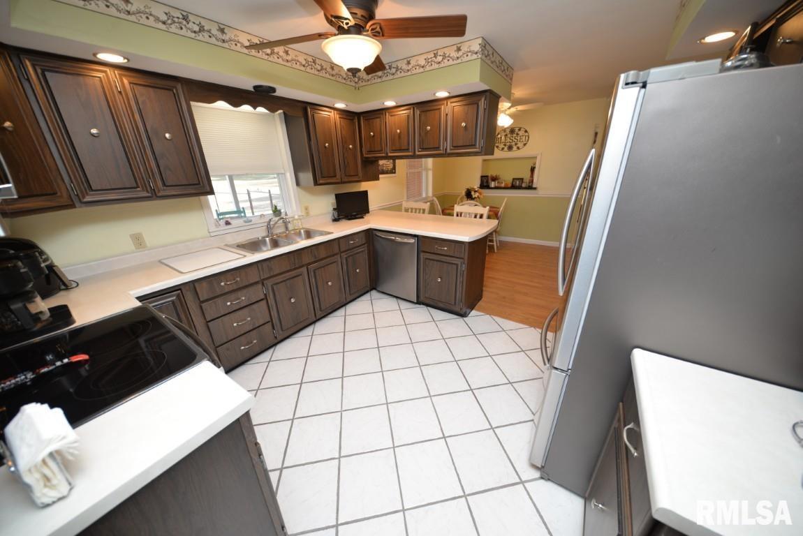 10 Edgewood Drive Mount Vernon, IL 62864 - Photo 33 of 41 a kitchen with a sink and cabinets