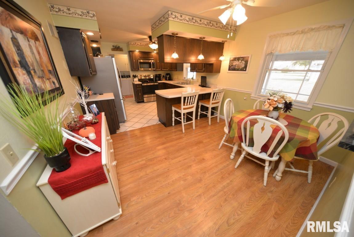 10 Edgewood Drive Mount Vernon, IL 62864 - Photo 37 of 41 a view of a livingroom with furniture and a flat screen tv
