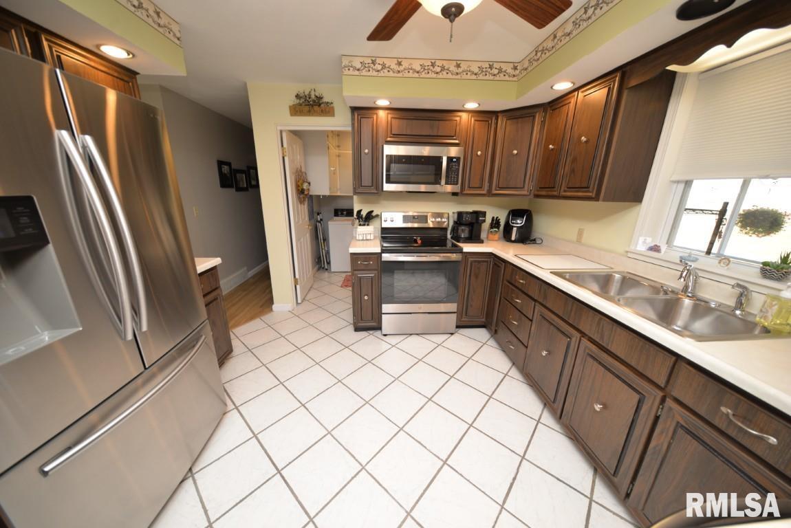 10 Edgewood Drive Mount Vernon, IL 62864 - Photo 40 of 41 a kitchen with stainless steel appliances a sink a stove a refrigerator and cabinets