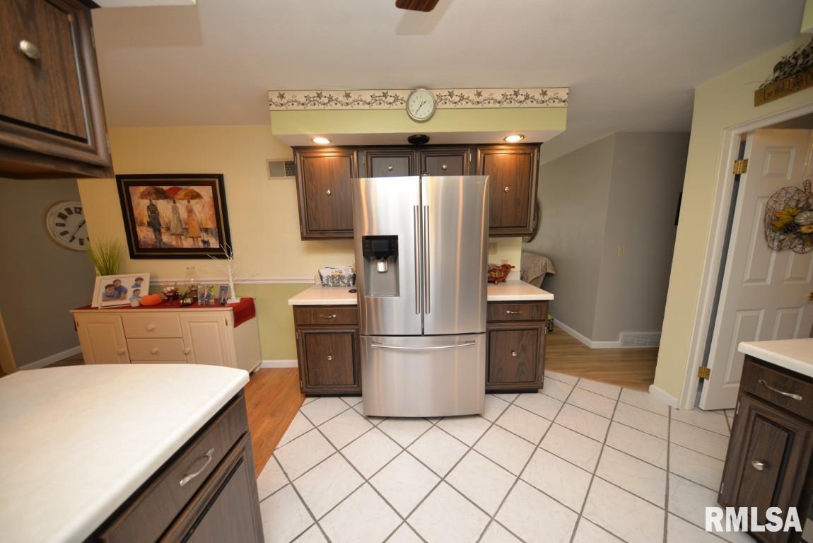 10 Edgewood Drive Mount Vernon, IL 62864 - Photo 41 of 41 a kitchen with stainless steel appliances a refrigerator and a stove top oven