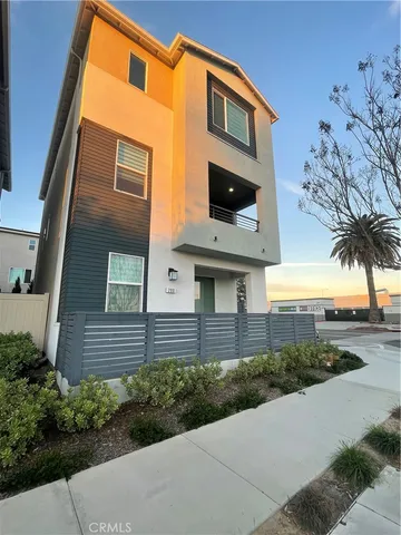 $4,700 | 200 North Standard Avenue, Santa Ana, CA 92701