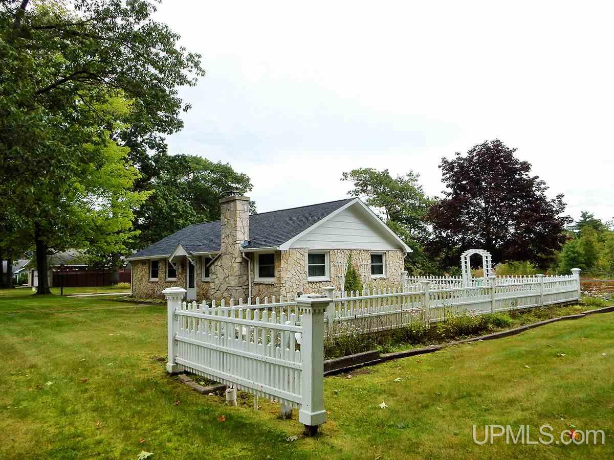 924 North Co Road Manistique, MI 49854 - Photo 5 of 32