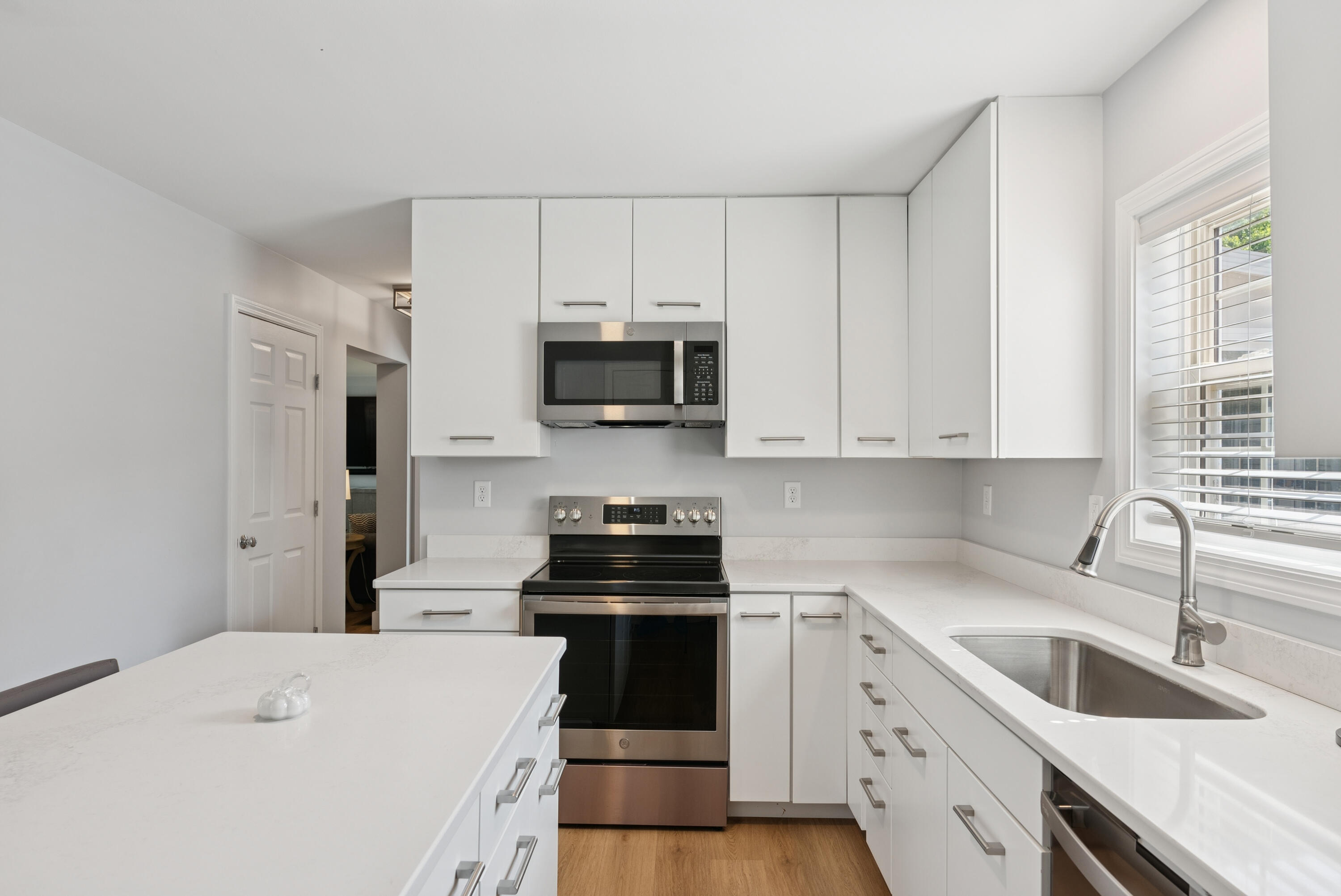 34 Thompson Road Kennebunk, ME 04043 - Photo 10 of 53 Kitchen