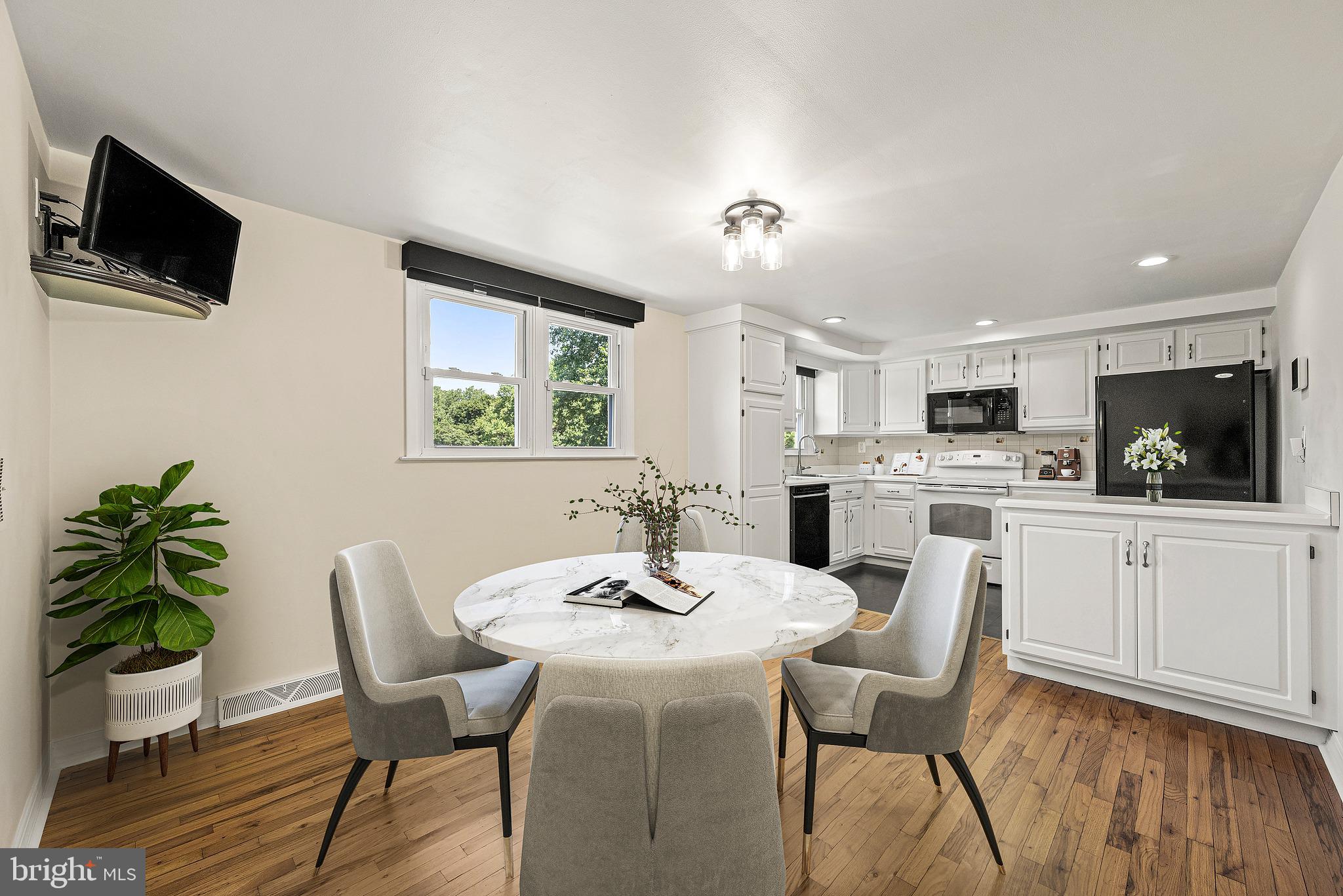 1018 Hopewell Road Downingtown, PA 19335 - Photo 5 of 37 Dining room- virtually staged