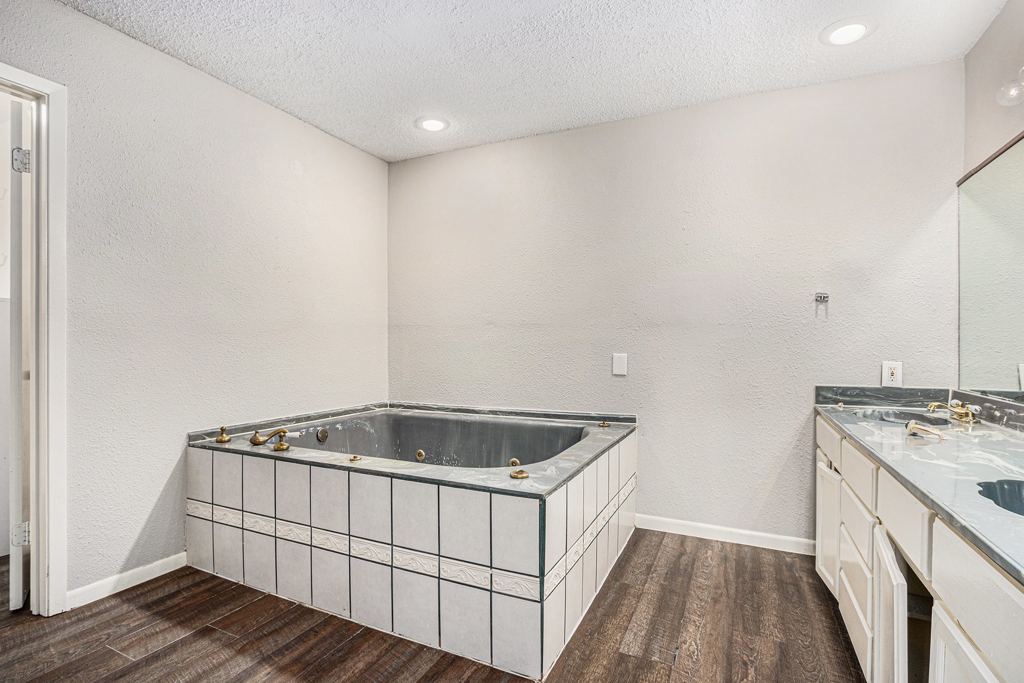 16226 Alden Ridge Drive Houston, TX 77053 - Photo 9 of 22 a utility room with cabinets