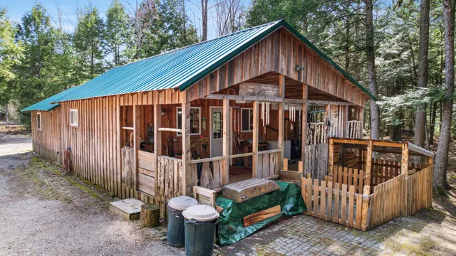 $599,000 | 1 Pioneer Lane, Howland, ME 04448