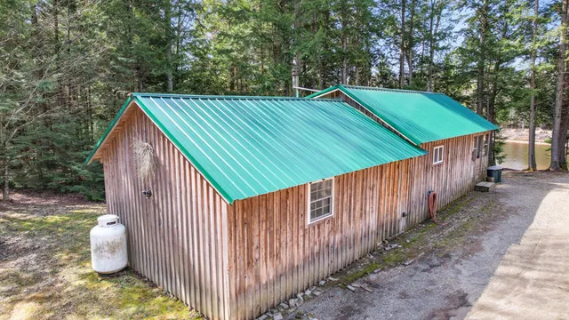 $599,000 | 1 Pioneer Lane, Howland, ME 04448