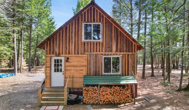 $599,000 | 1 Pioneer Lane, Howland, ME 04448