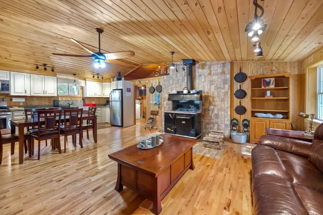 $599,000 | 1 Pioneer Lane, Howland, ME 04448